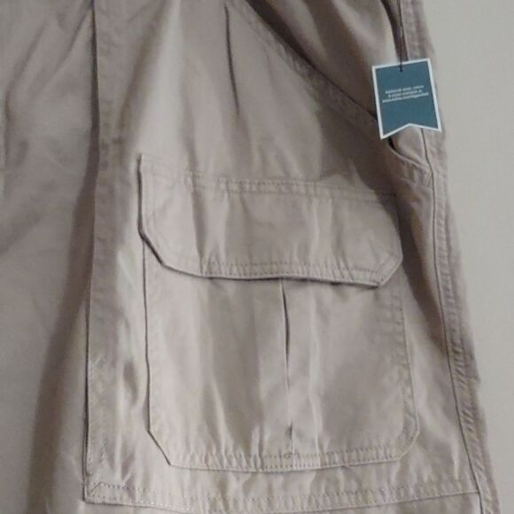 New Croft & Barrow Men's Size 50 Khaki Cargo Shorts Elastic Sides - Picture 2 of 8